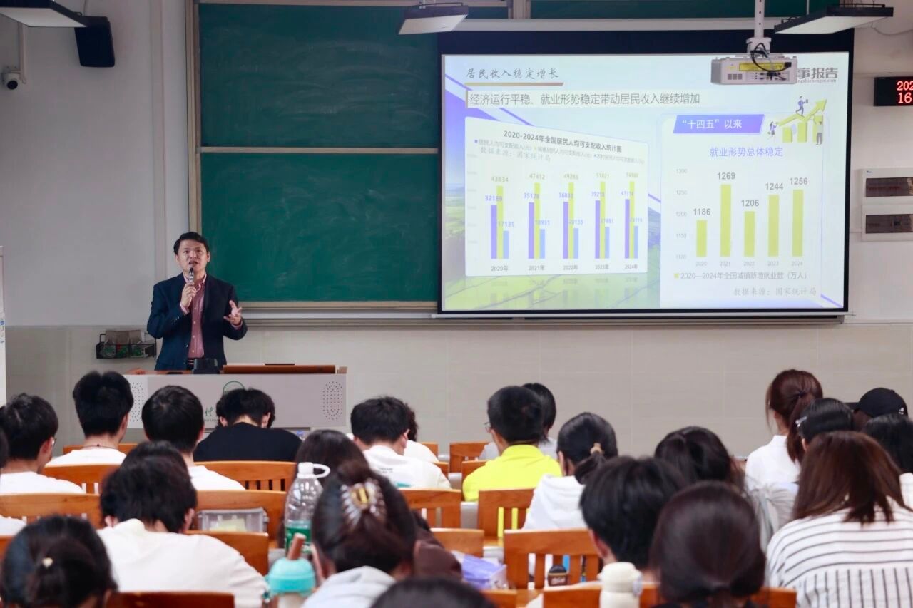 决胜“十四五”，奋发向前行 | 管理学院党委书记为新生讲授思政课