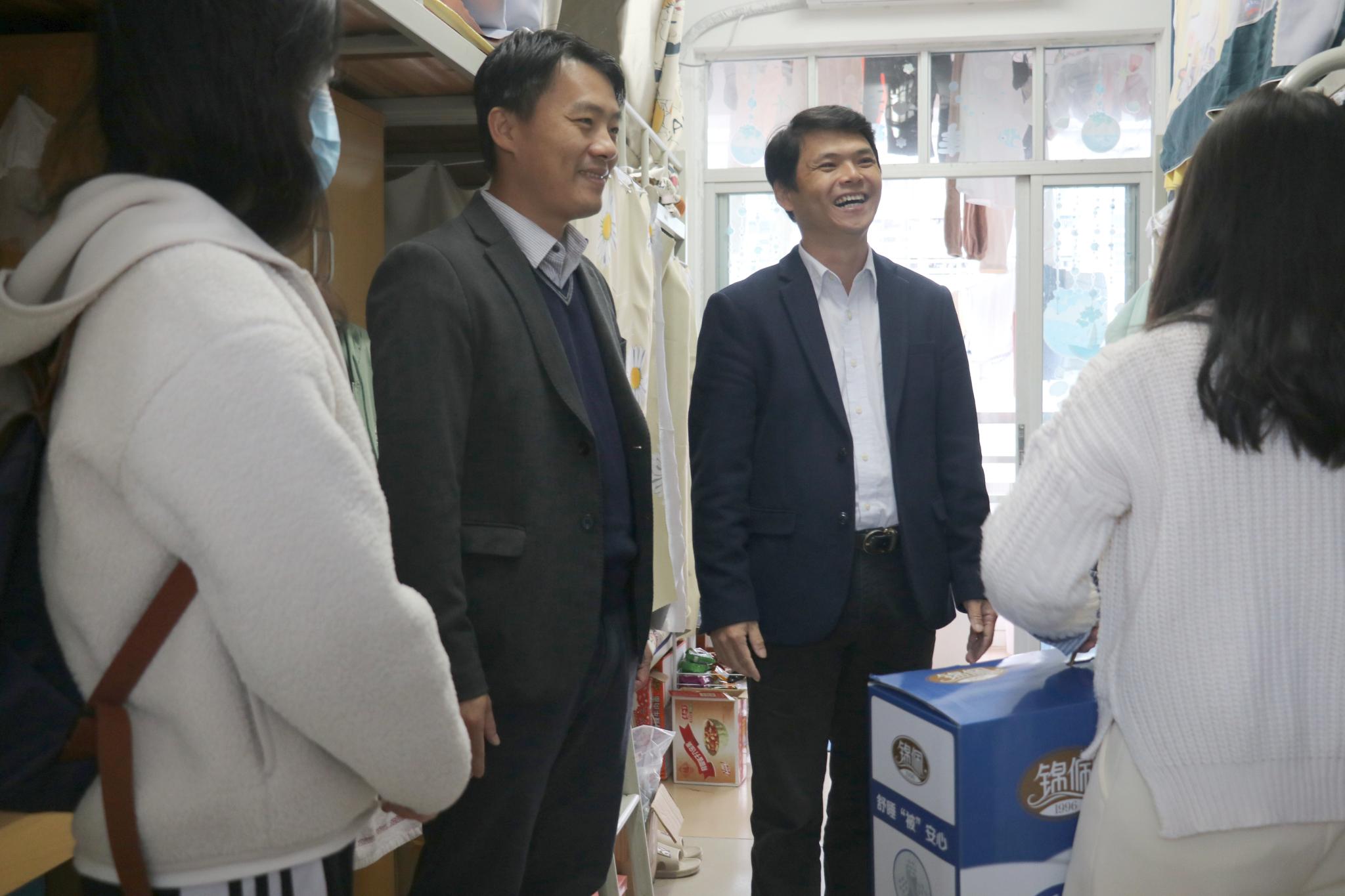 心系学子，温暖寒冬 | 管理学院开展送温暖活动