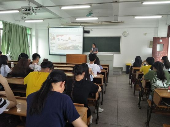 管理学院召开2019年退伍士兵报告会暨征兵动员大会