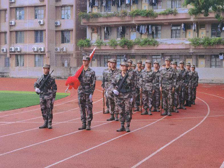 建党百年际，仲园再出发——管理学院举行第11周升旗仪式