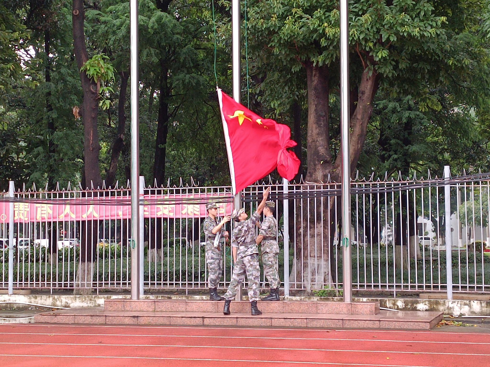 学院新闻 | 诵中华经典，传华夏文明——管理学院举行第十七周升旗仪式