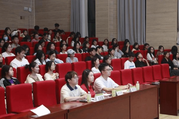 点亮灯塔，奋进新程｜管院学院举办学生组织新任干事培训分享会